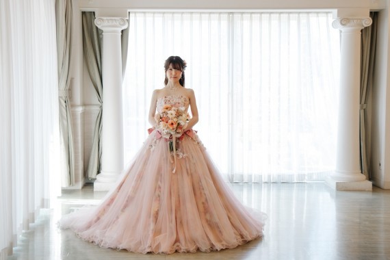 ピンクカラードレス